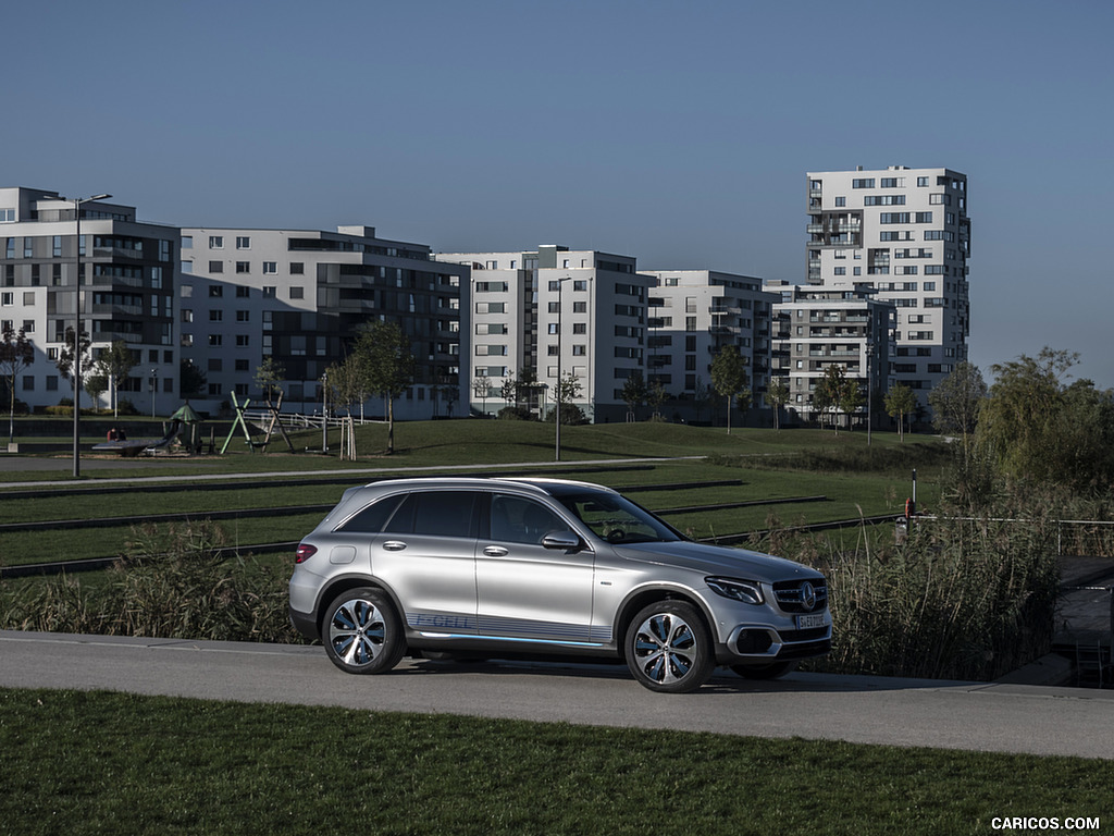 2019 Mercedes-Benz GLC F-CELL (Color: Iridium Silver Metallic) - Side