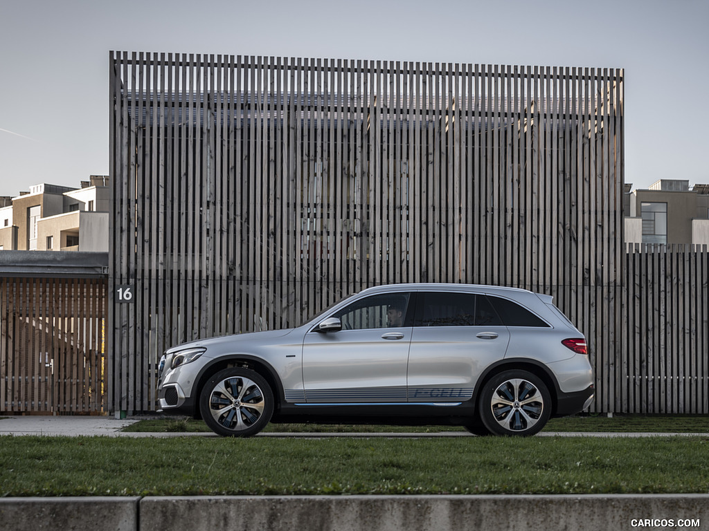 2019 Mercedes-Benz GLC F-CELL (Color: Iridium Silver Metallic) - Side