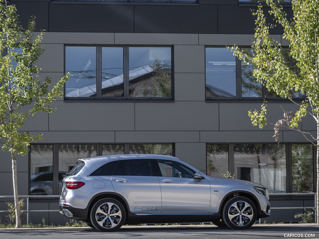 2019 Mercedes-Benz GLC F-CELL (Color: Iridium Silver Metallic) - Side