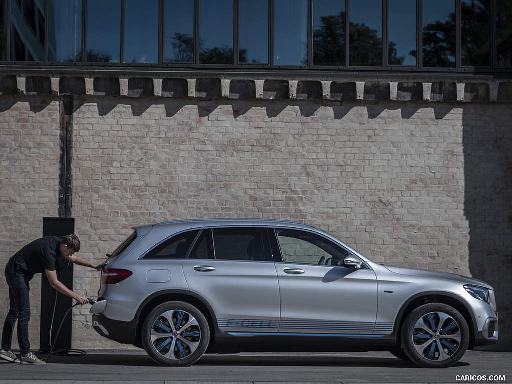 2019 Mercedes-Benz GLC F-CELL (Color: Iridium Silver Metallic) - Side