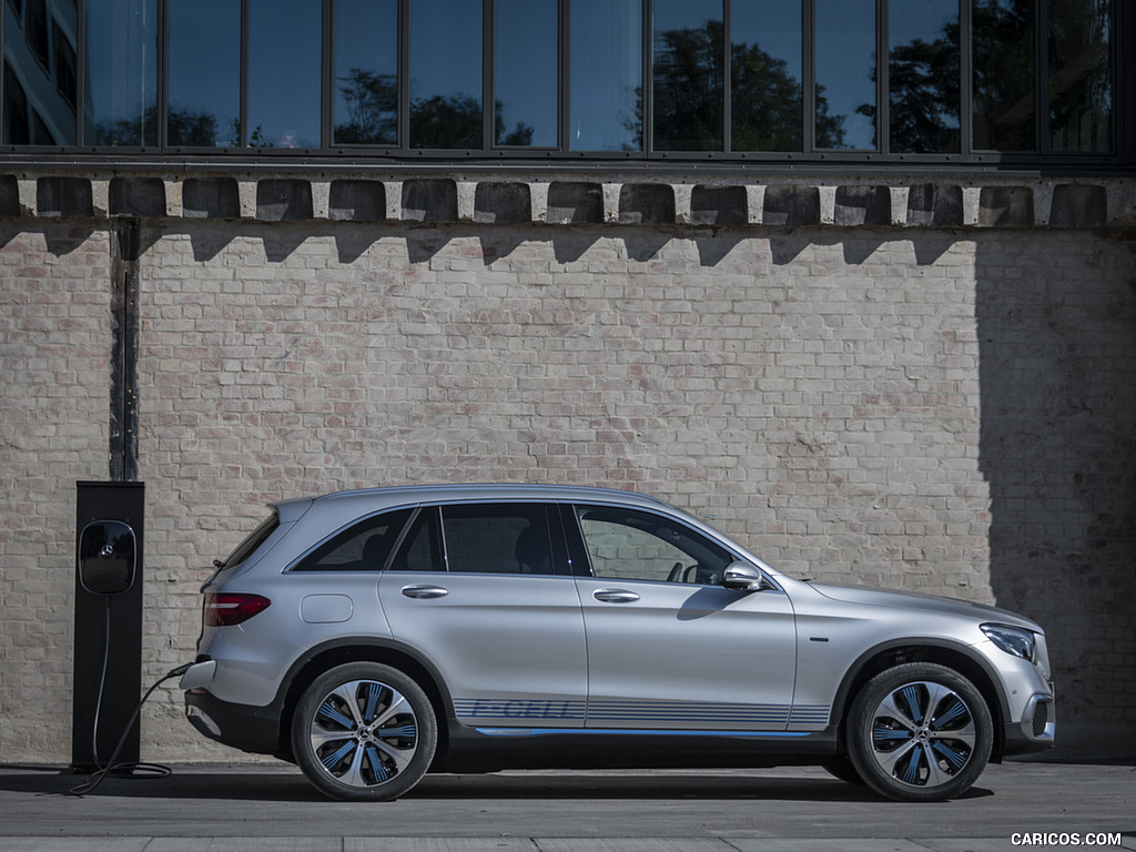 2019 Mercedes-Benz GLC F-CELL (Color: Iridium Silver Metallic) - Side