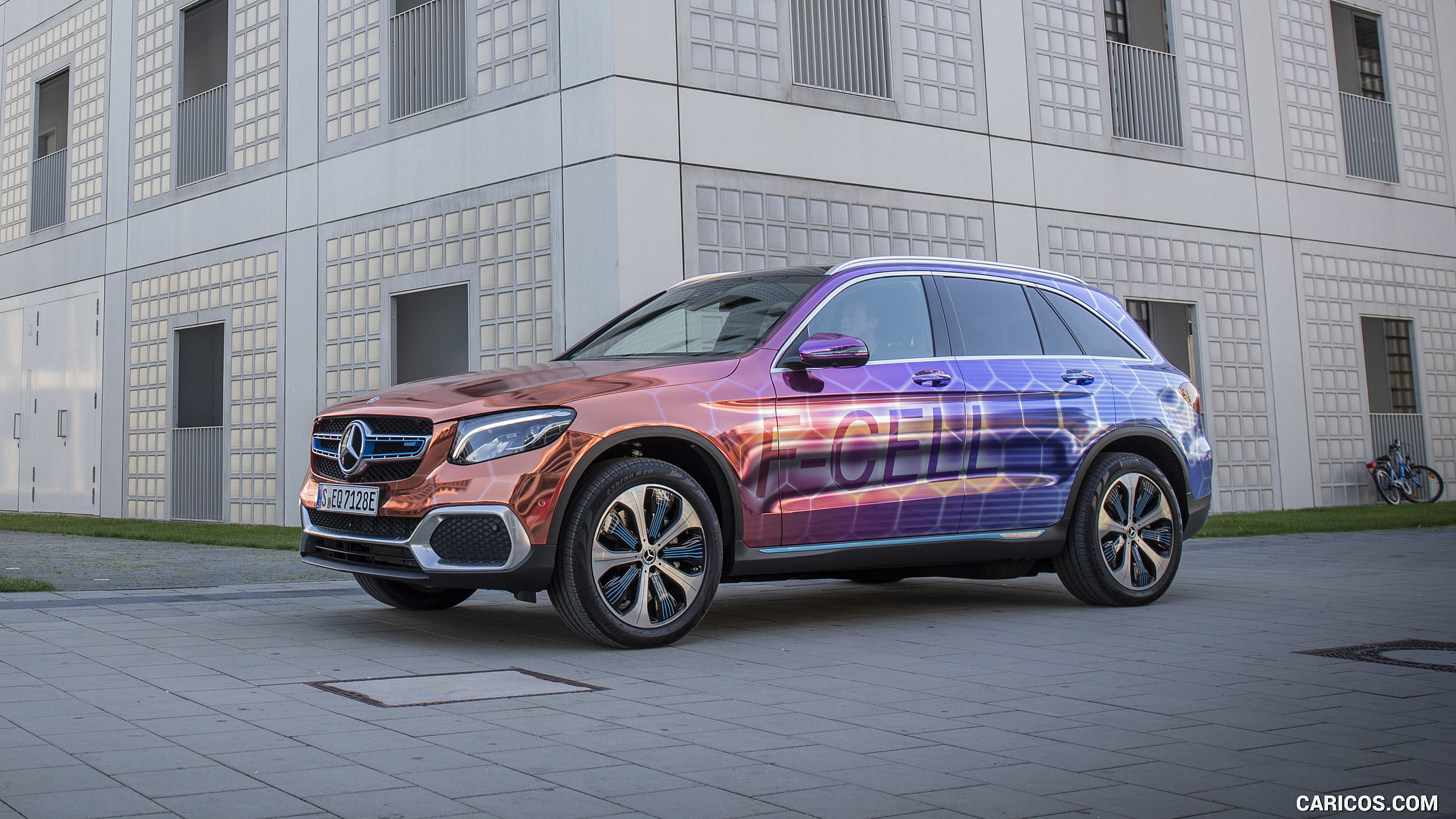 2019 Mercedes-Benz GLC F-CELL - Front Three-Quarter, #61 of 95