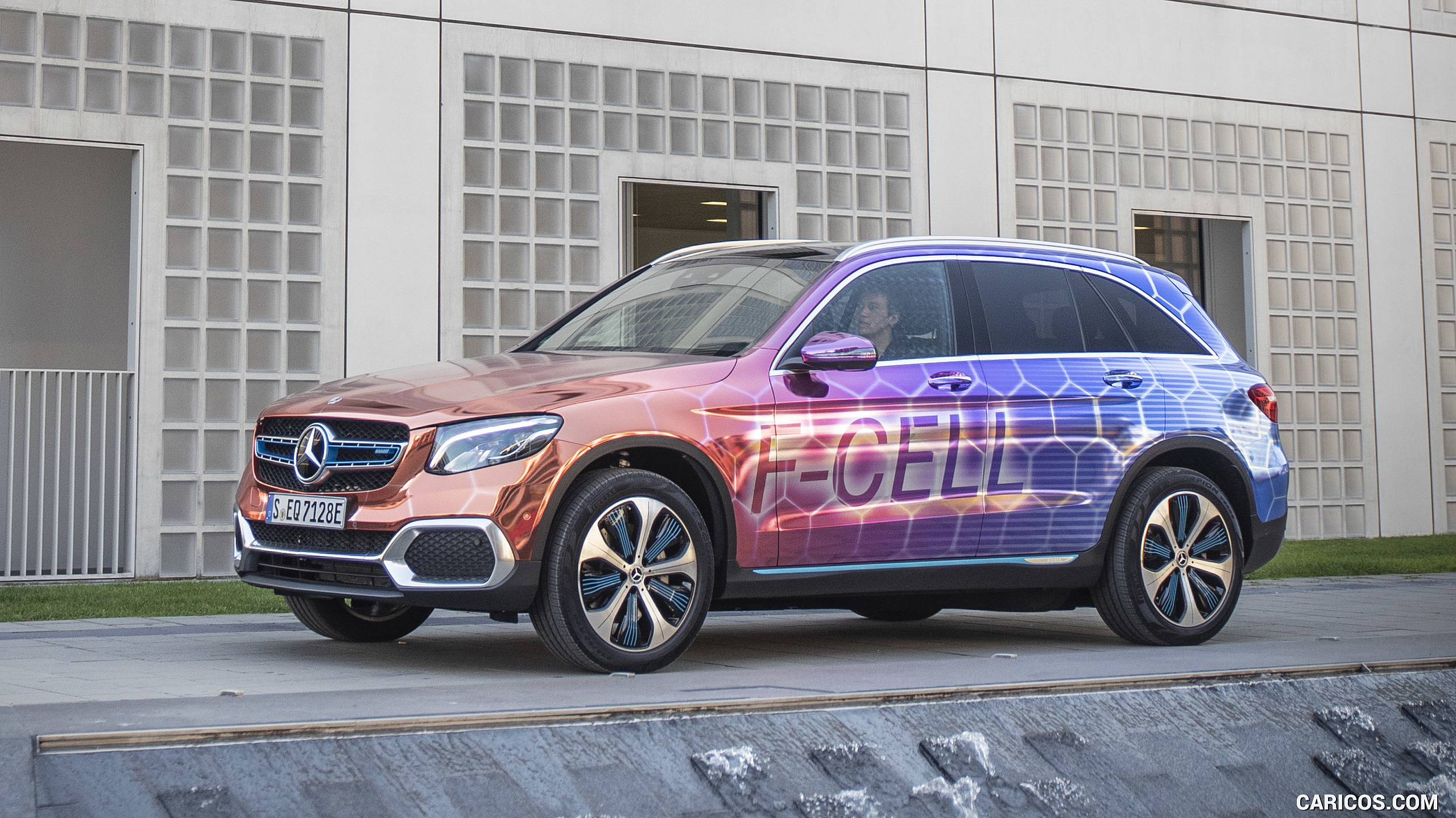 2019 Mercedes-Benz GLC F-CELL - Front Three-Quarter, #62 of 95
