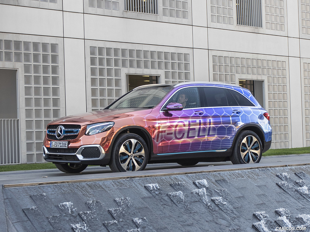 2019 Mercedes-Benz GLC F-CELL - Front Three-Quarter