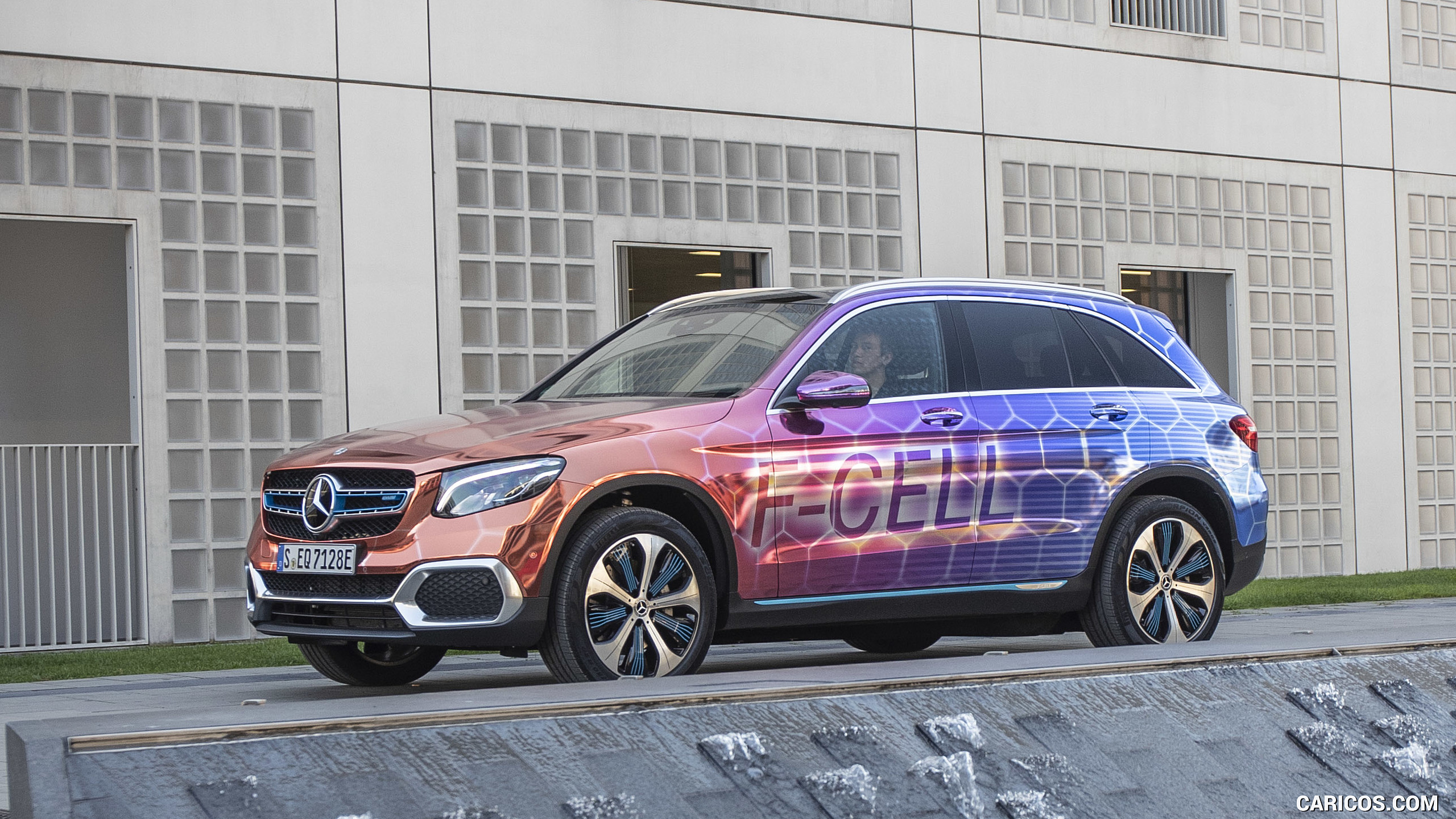 2019 Mercedes-Benz GLC F-CELL - Front Three-Quarter, #64 of 95