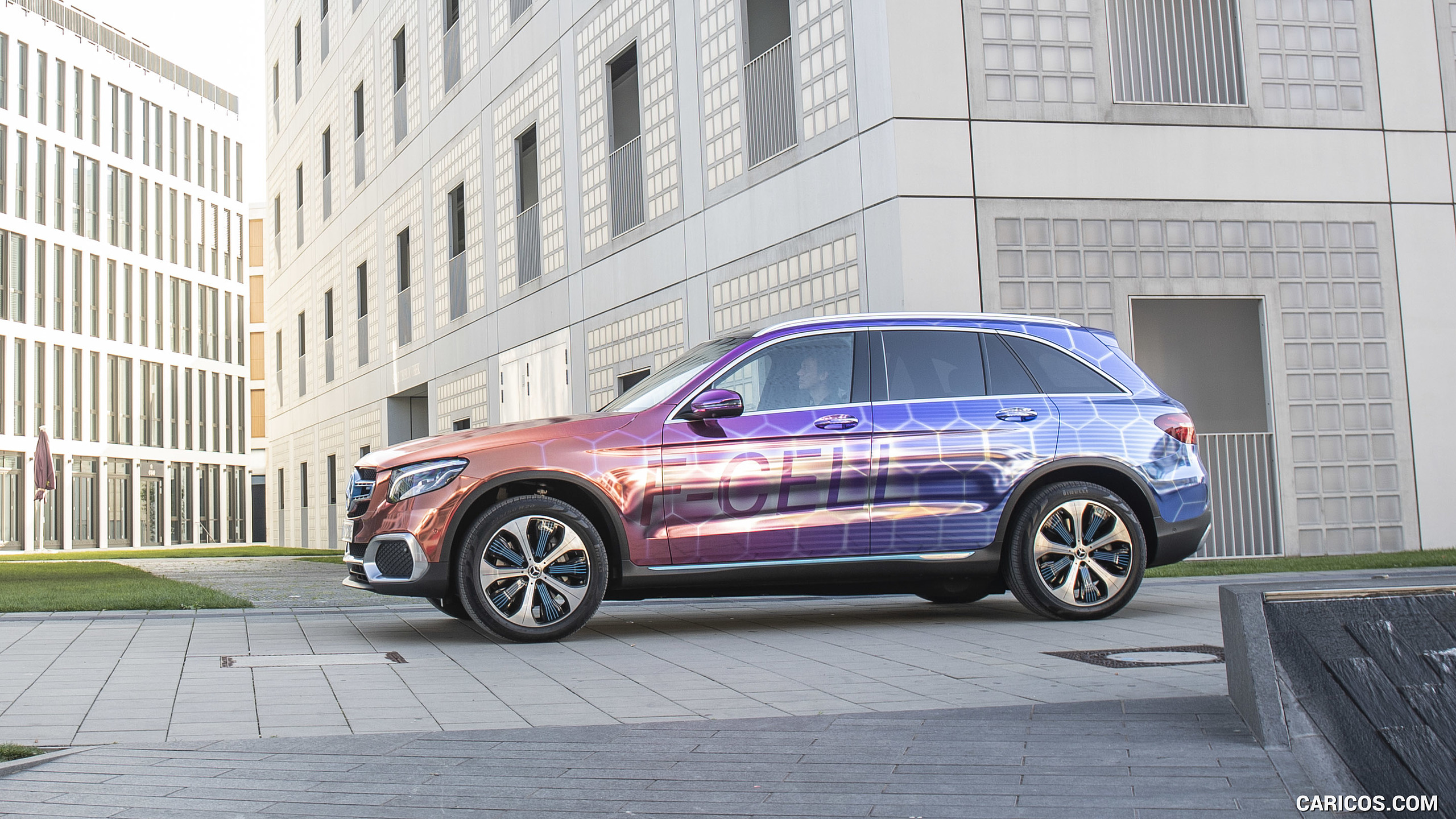 2019 Mercedes-Benz GLC F-CELL - Side, #65 of 95