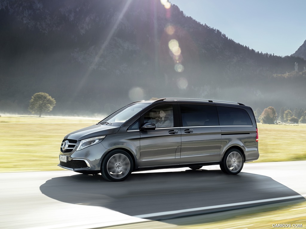 2019 Mercedes-Benz V-Class EXCLUSIVE Line (Color: Selenit Grey Metallic) - Front Three-Quarter