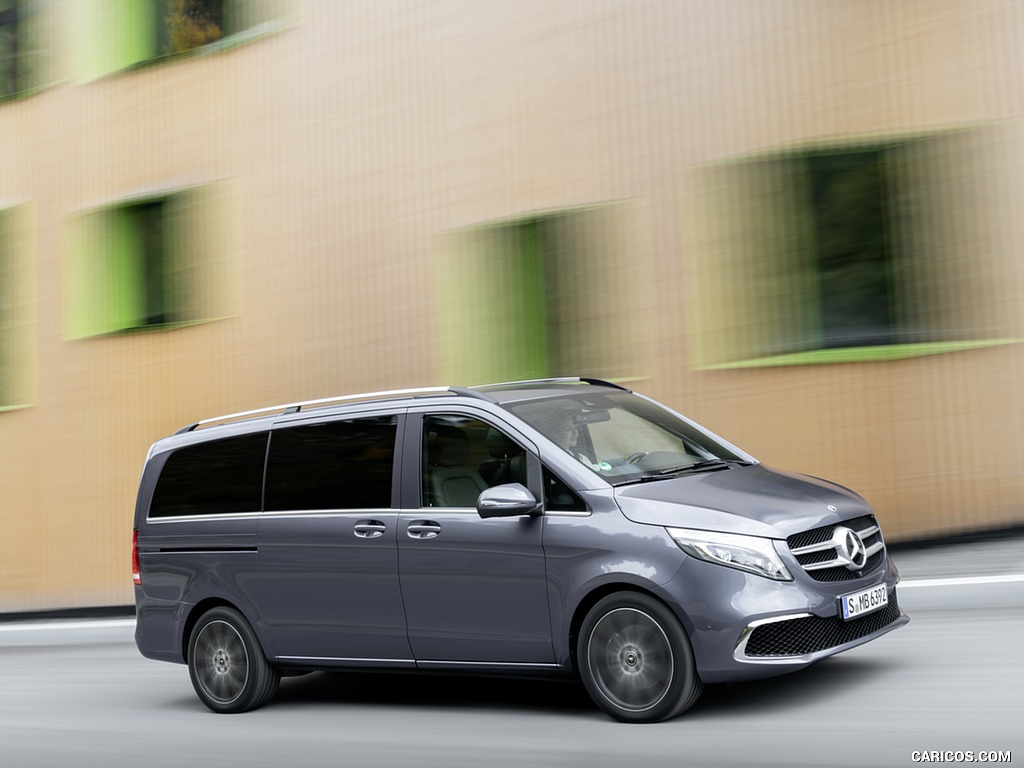 2019 Mercedes-Benz V-Class EXCLUSIVE Line (Color: Selenit Grey Metallic) - Front Three-Quarter