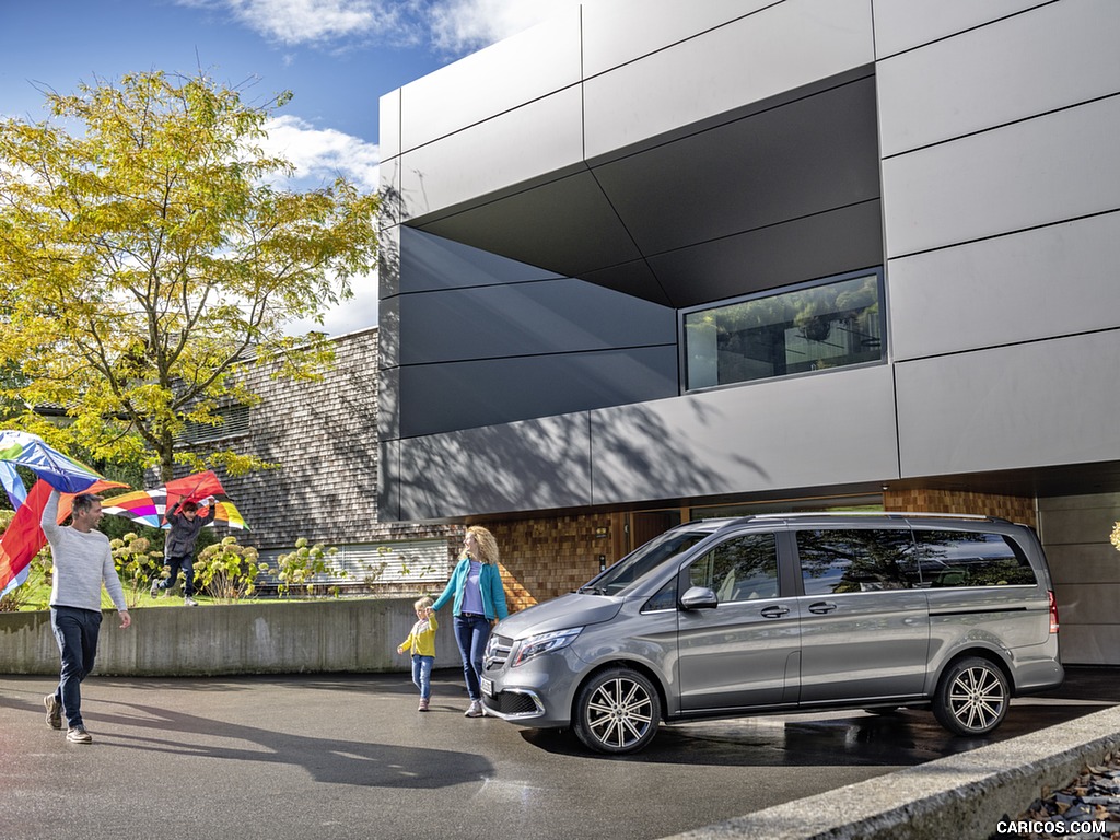 2019 Mercedes-Benz V-Class EXCLUSIVE Line (Color: Selenit Grey Metallic) - Side