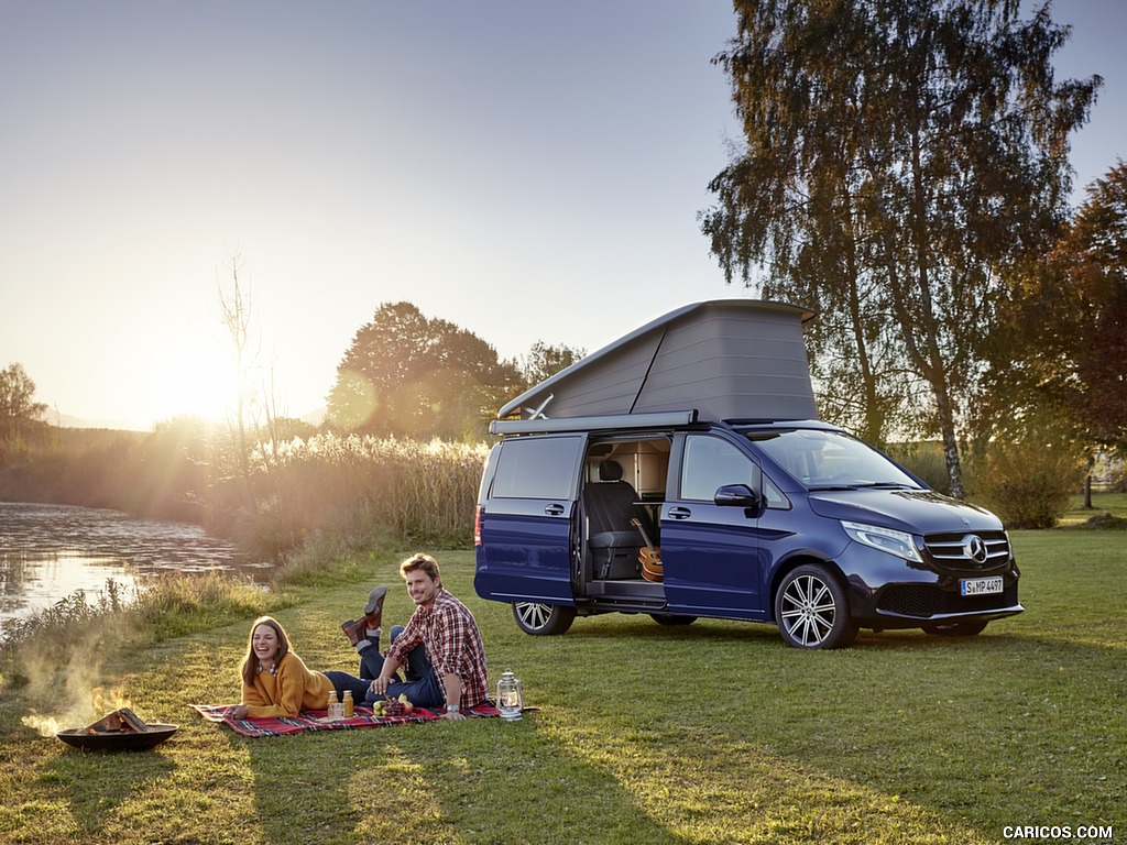 2019 Mercedes-Benz V-Class Marco Polo (Color: Cavansit Blue Metallic) - Front Three-Quarter