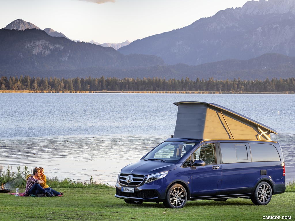 2019 Mercedes-Benz V-Class Marco Polo (Color: Cavansit Blue Metallic) - Front Three-Quarter