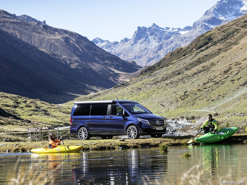 2019 Mercedes-Benz V-Class Marco Polo (Color: Cavansit Blue Metallic) - Front Three-Quarter