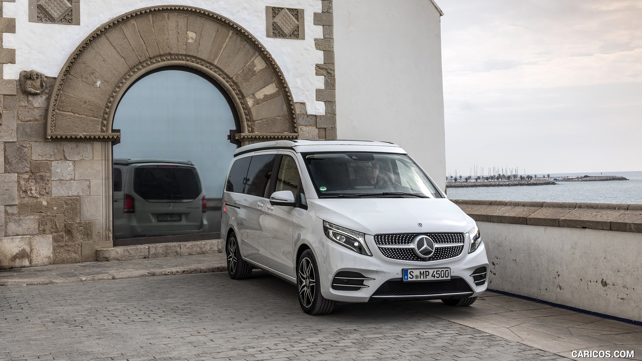 2019 Mercedes-Benz V-Class Marco Polo 300d AMG Line (Color: Mountain Crystal White Metallic) - Front Three-Quarter, #180 of 216