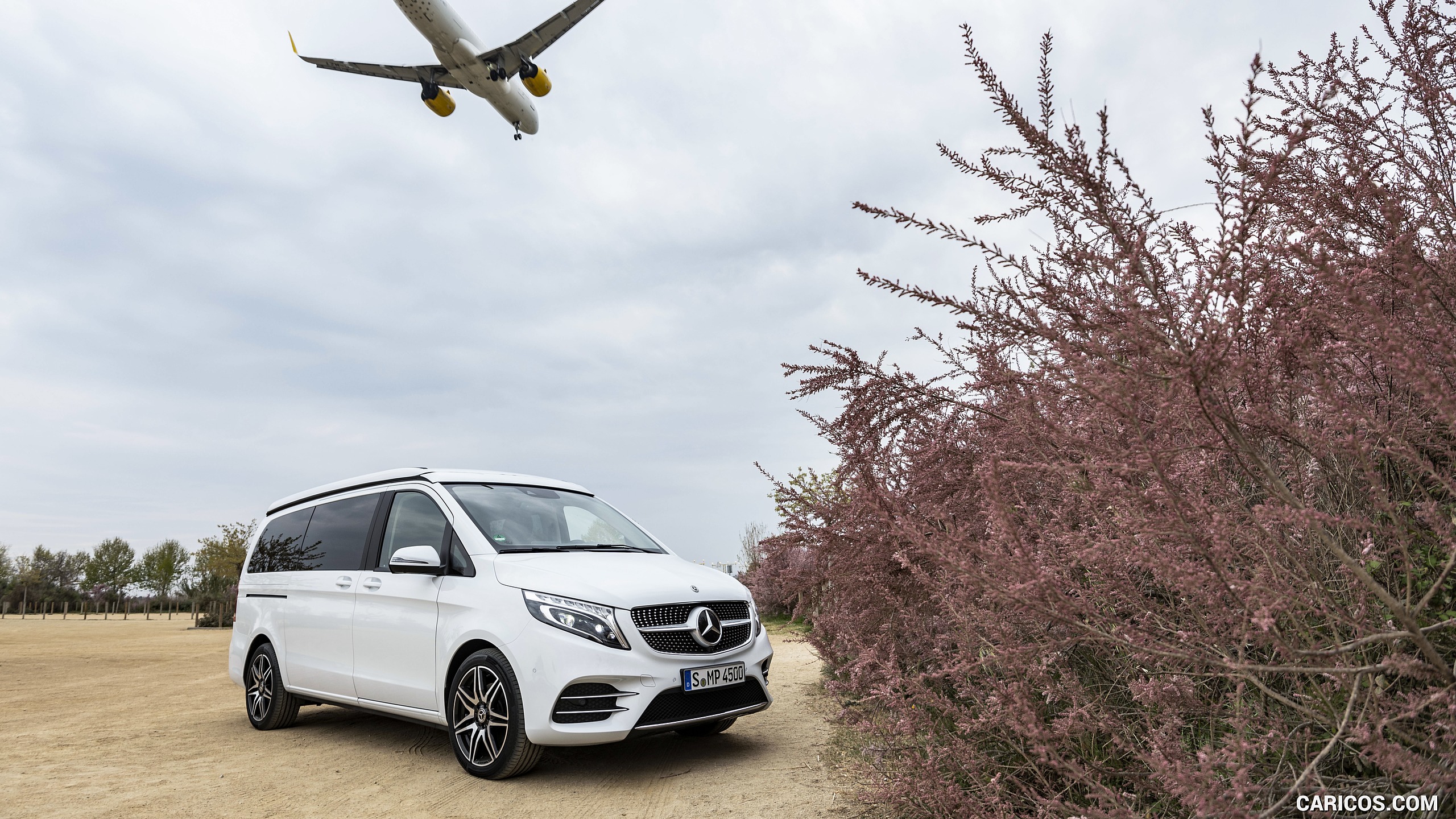 2019 Mercedes-Benz V-Class Marco Polo 300d AMG Line (Color: Mountain Crystal White Metallic) - Front Three-Quarter, #201 of 216
