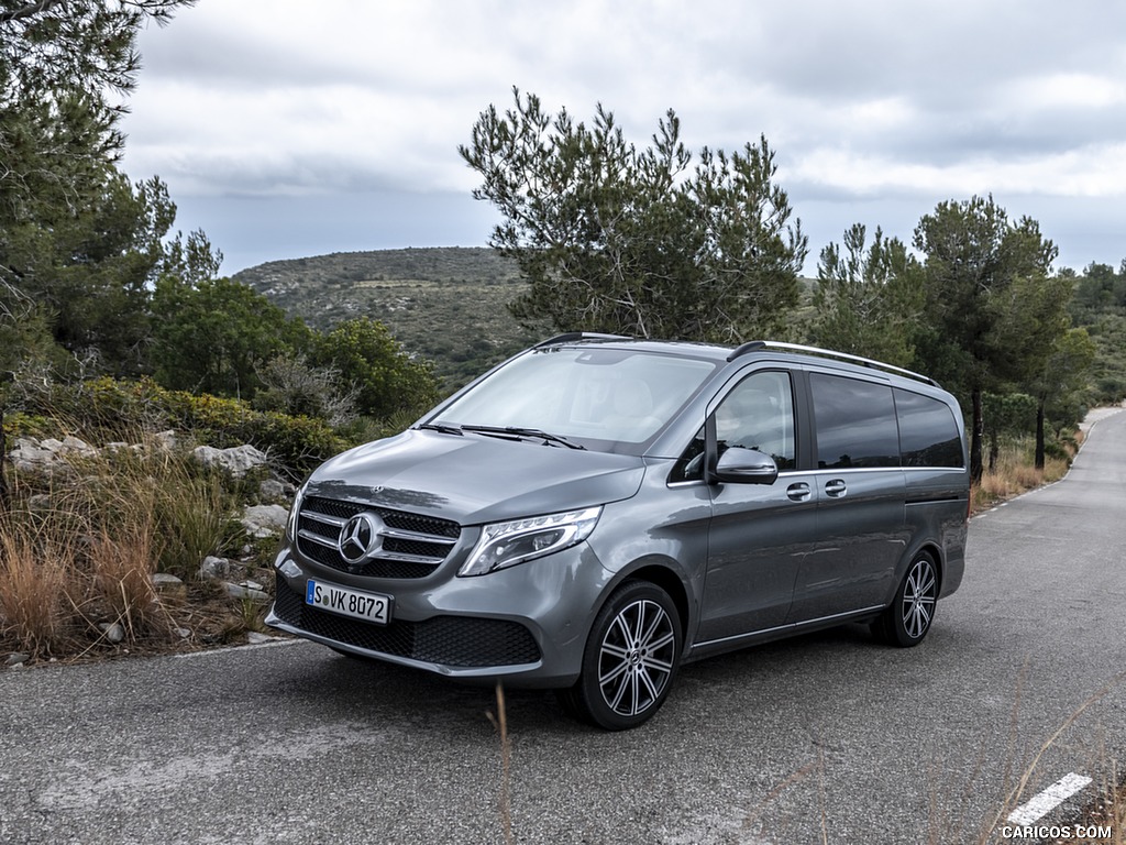 2019 Mercedes-Benz V-Class V300d AVANTGARDE (Color: Selenite Grey Metallic) - Front Three-Quarter