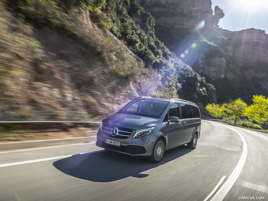 2019 Mercedes-Benz V-Class V300d AVANTGARDE (Color: Selenite Grey Metallic) - Front Three-Quarter