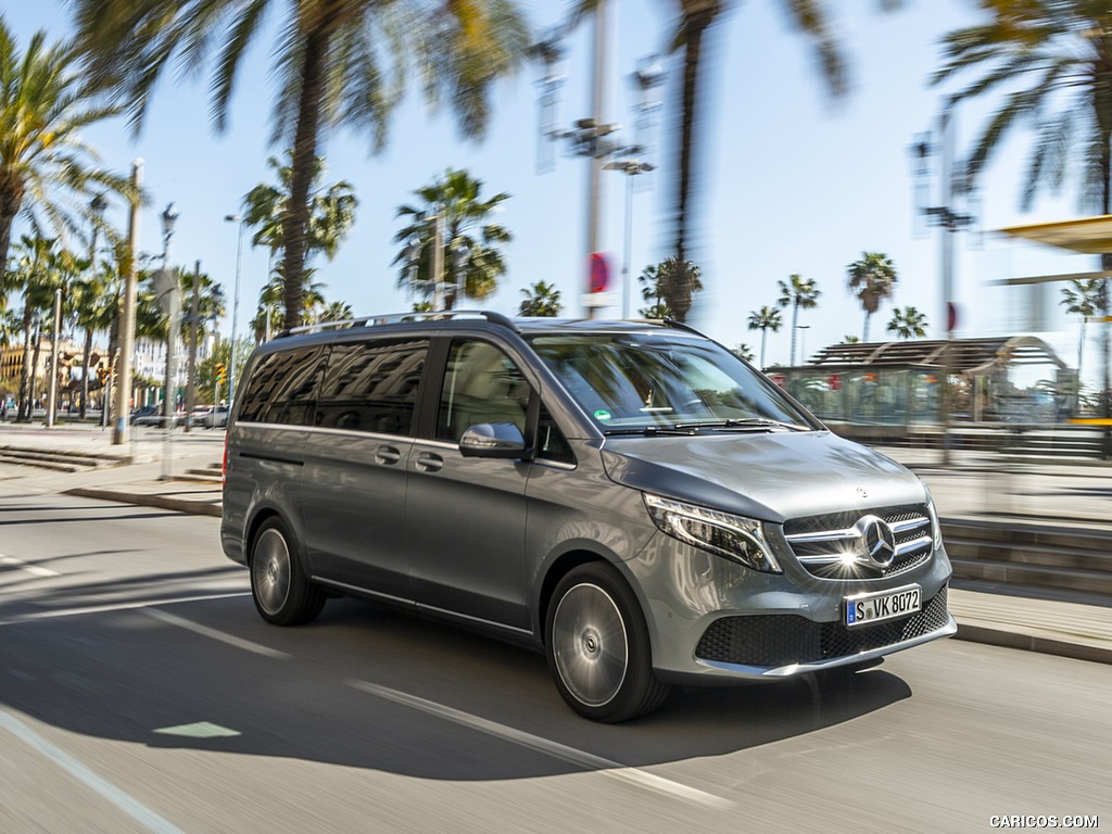 2019 Mercedes-Benz V-Class V300d AVANTGARDE (Color: Selenite Grey Metallic) - Front Three-Quarter