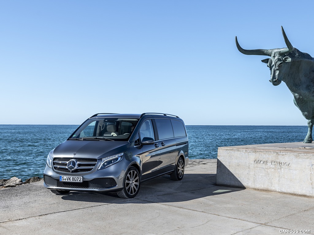 2019 Mercedes-Benz V-Class V300d AVANTGARDE (Color: Selenite Grey Metallic) - Front Three-Quarter