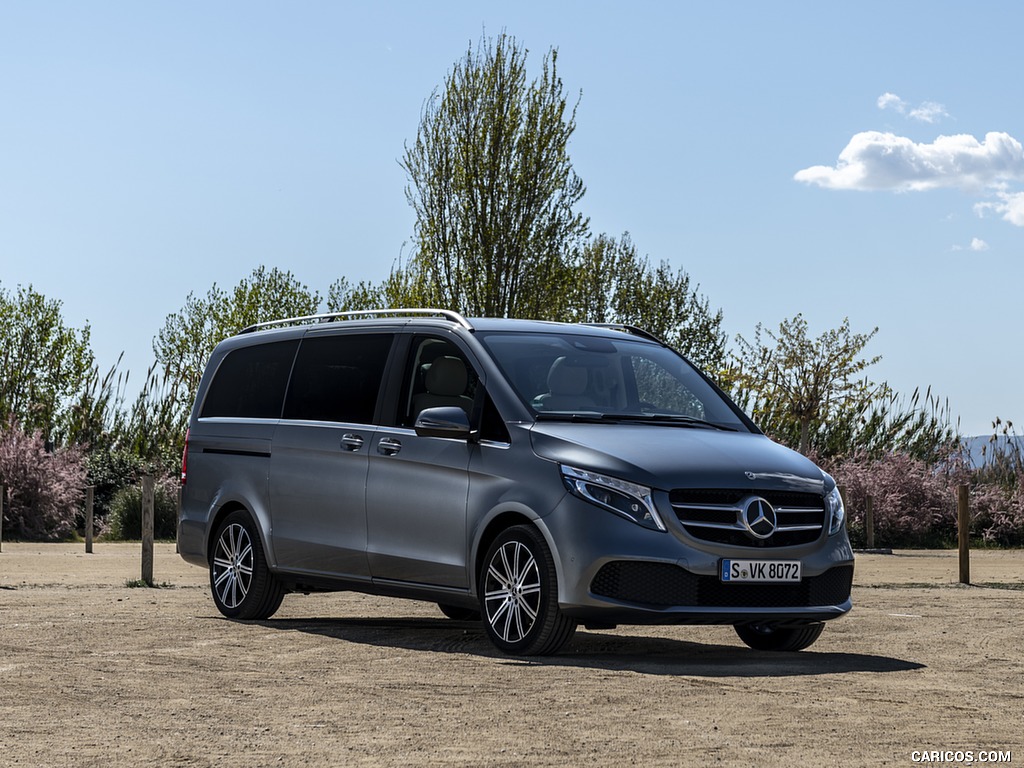 2019 Mercedes-Benz V-Class V300d AVANTGARDE (Color: Selenite Grey Metallic) - Front Three-Quarter