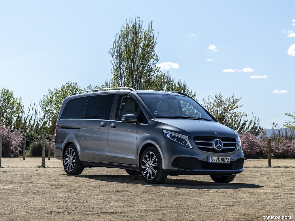 2019 Mercedes-Benz V-Class V300d AVANTGARDE (Color: Selenite Grey Metallic) - Front Three-Quarter