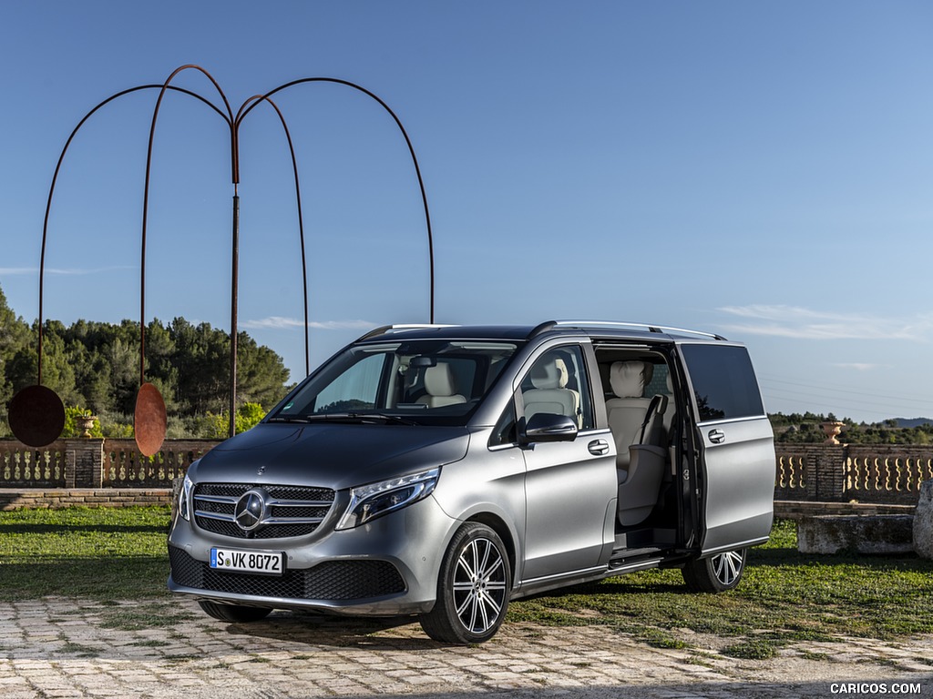 2019 Mercedes-Benz V-Class V300d AVANTGARDE (Color: Selenite Grey Metallic) - Front Three-Quarter