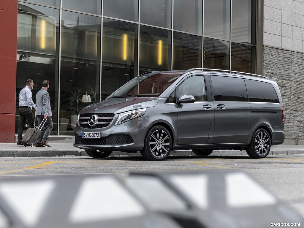 2019 Mercedes-Benz V-Class V300d AVANTGARDE (Color: Selenite Grey Metallic) - Front Three-Quarter