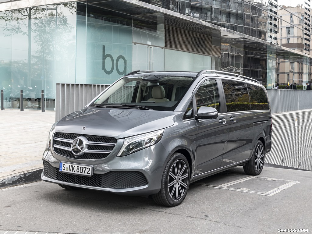 2019 Mercedes-Benz V-Class V300d AVANTGARDE (Color: Selenite Grey Metallic) - Front Three-Quarter