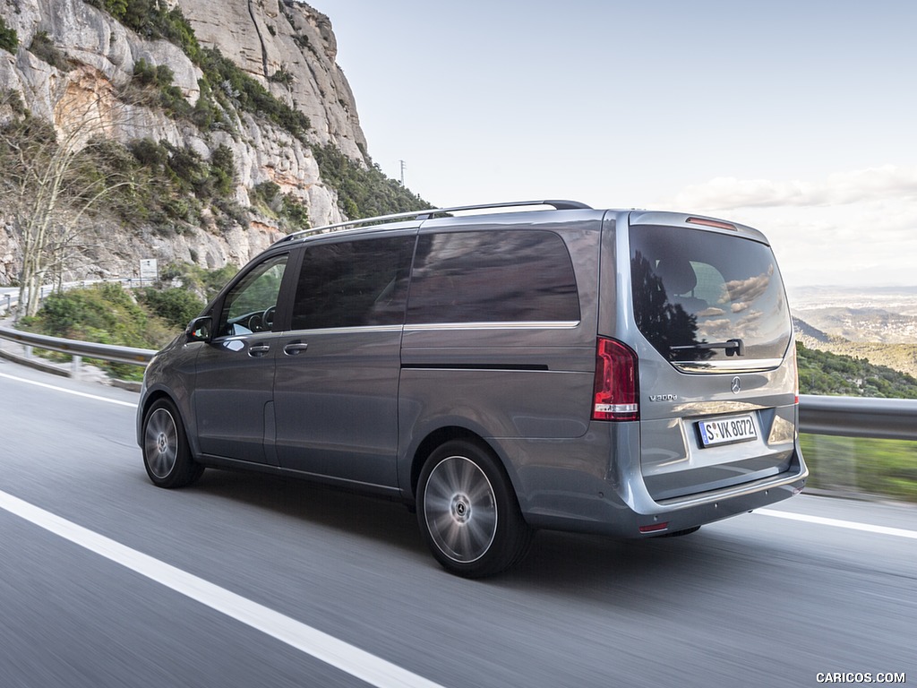 2019 Mercedes-Benz V-Class V300d AVANTGARDE (Color: Selenite Grey Metallic) - Rear Three-Quarter