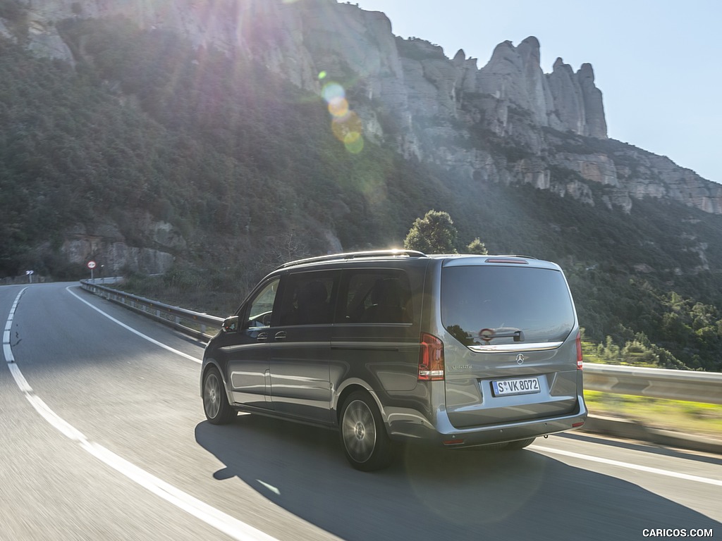 2019 Mercedes-Benz V-Class V300d AVANTGARDE (Color: Selenite Grey Metallic) - Rear Three-Quarter