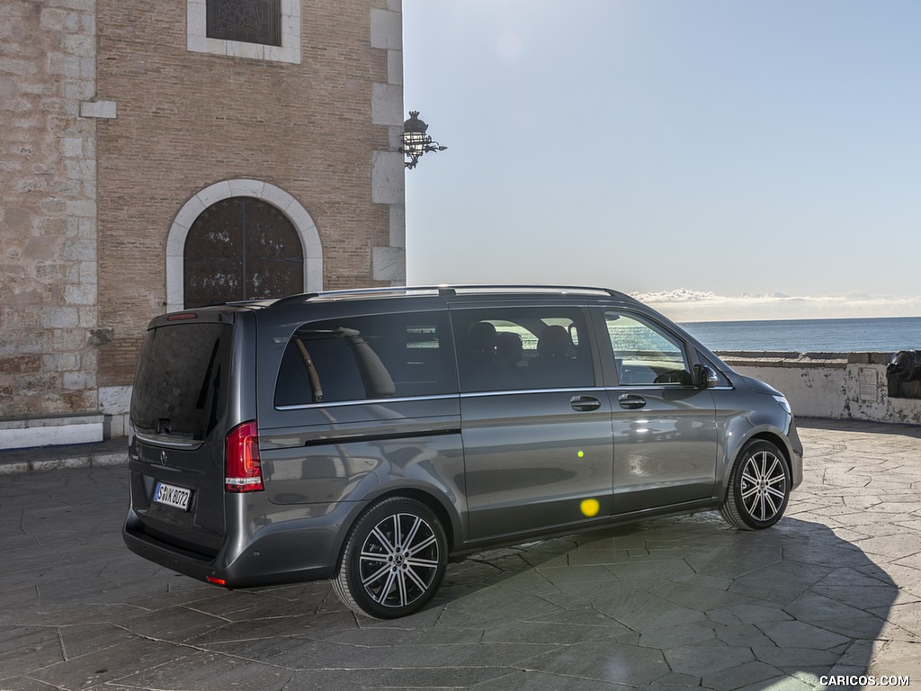 2019 Mercedes-Benz V-Class V300d AVANTGARDE (Color: Selenite Grey Metallic) - Rear Three-Quarter