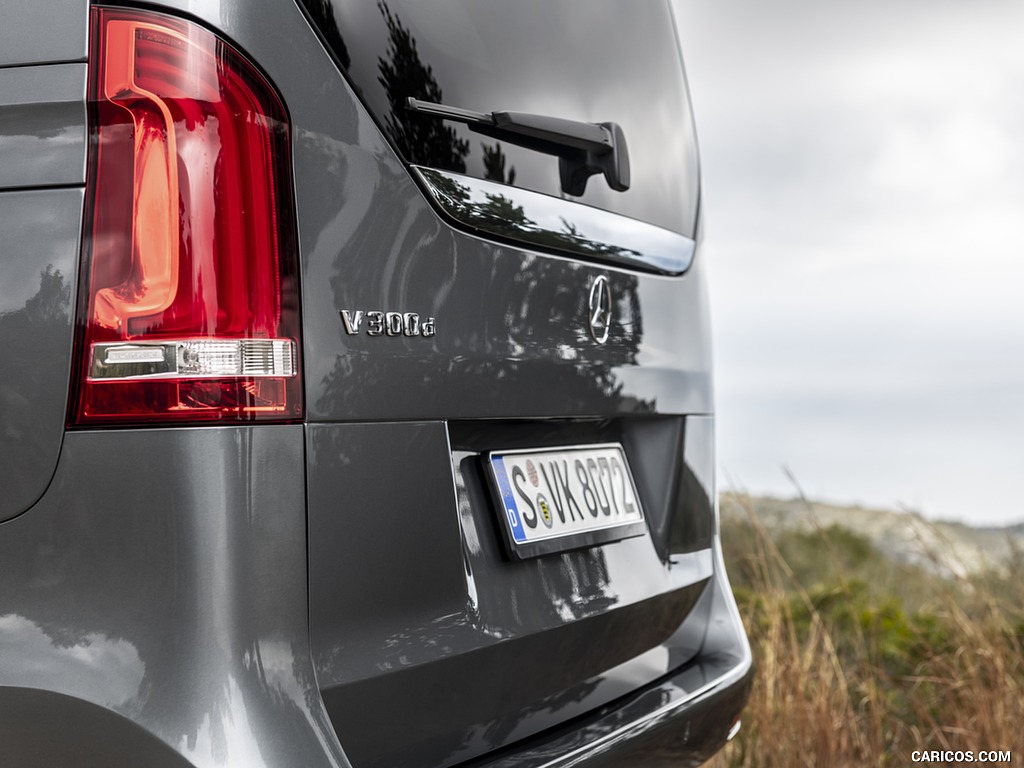 2019 Mercedes-Benz V-Class V300d AVANTGARDE (Color: Selenite Grey Metallic) - Tail Light