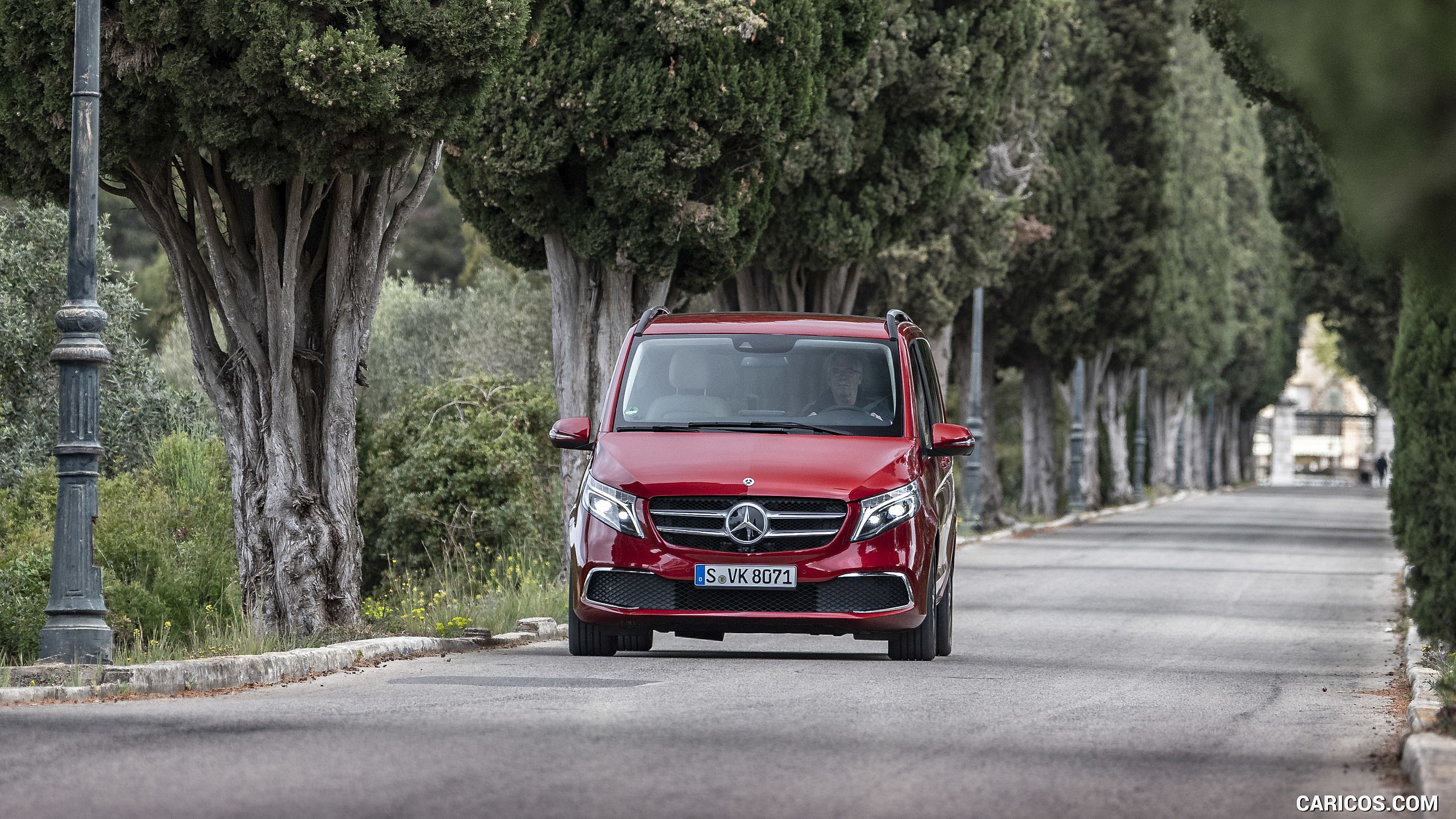 2019 Mercedes-Benz V-Class V300d EXCLUSIVE (Color: Hyazinth Red Metallic) - Front, #147 of 216