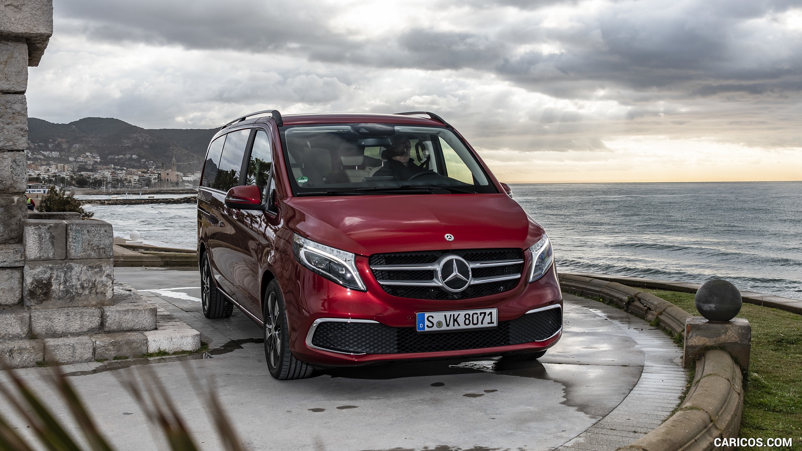 2019 Mercedes-Benz V-Class V300d EXCLUSIVE (Color: Hyazinth Red Metallic) - Front, #152 of 216