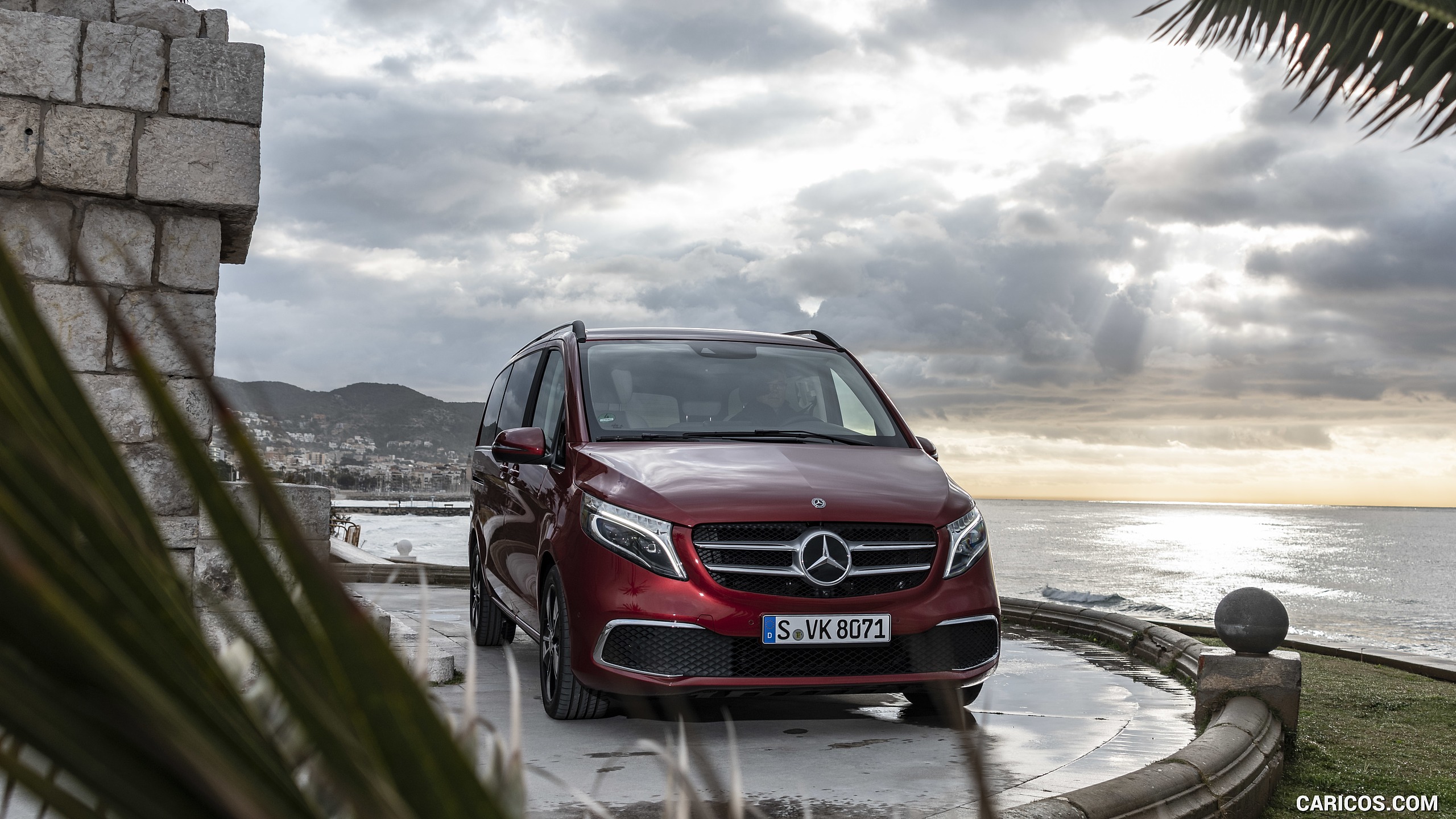 2019 Mercedes-Benz V-Class V300d EXCLUSIVE (Color: Hyazinth Red Metallic) - Front, #153 of 216