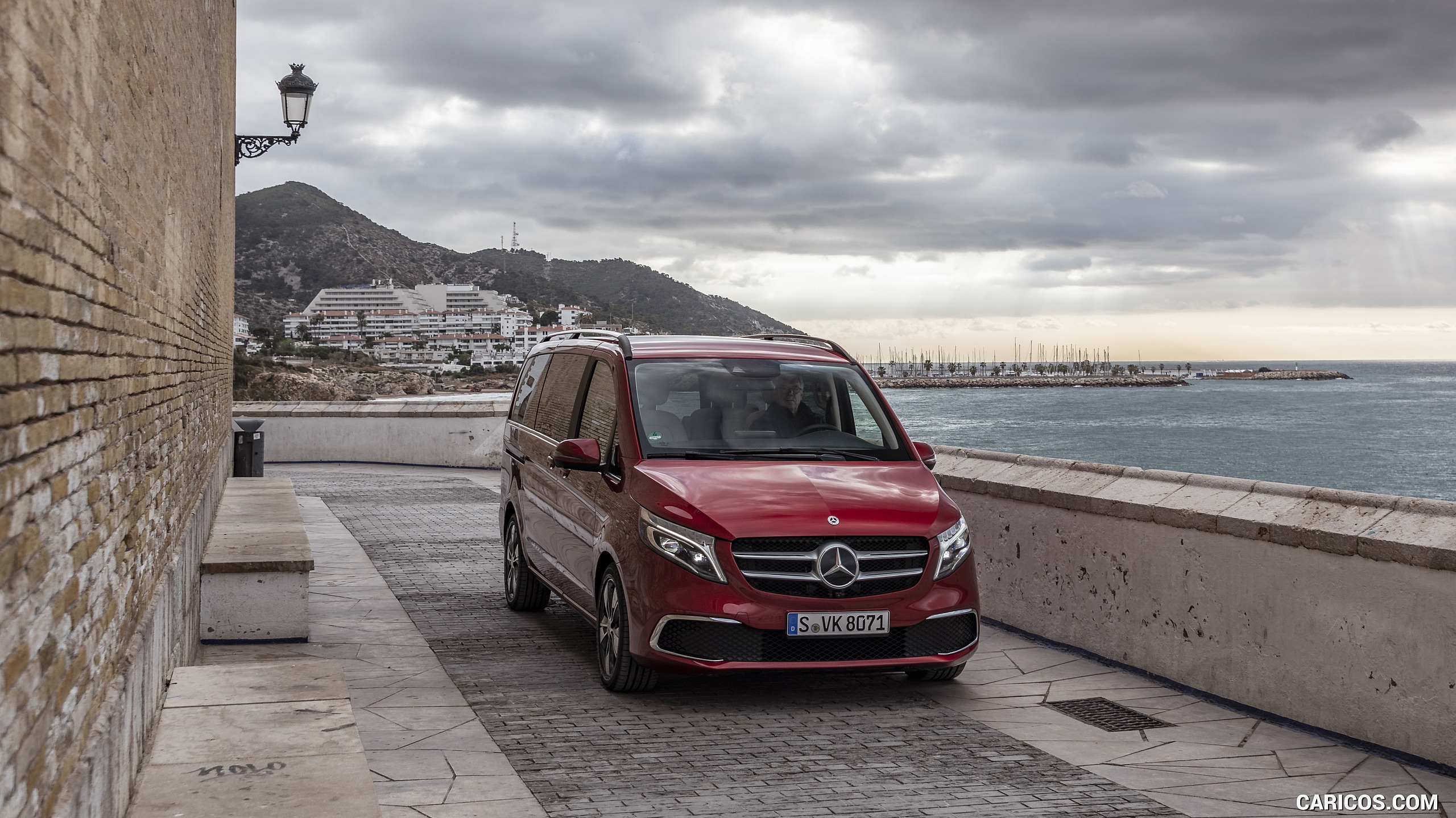 2019 Mercedes-Benz V-Class V300d EXCLUSIVE (Color: Hyazinth Red Metallic) - Front, #154 of 216