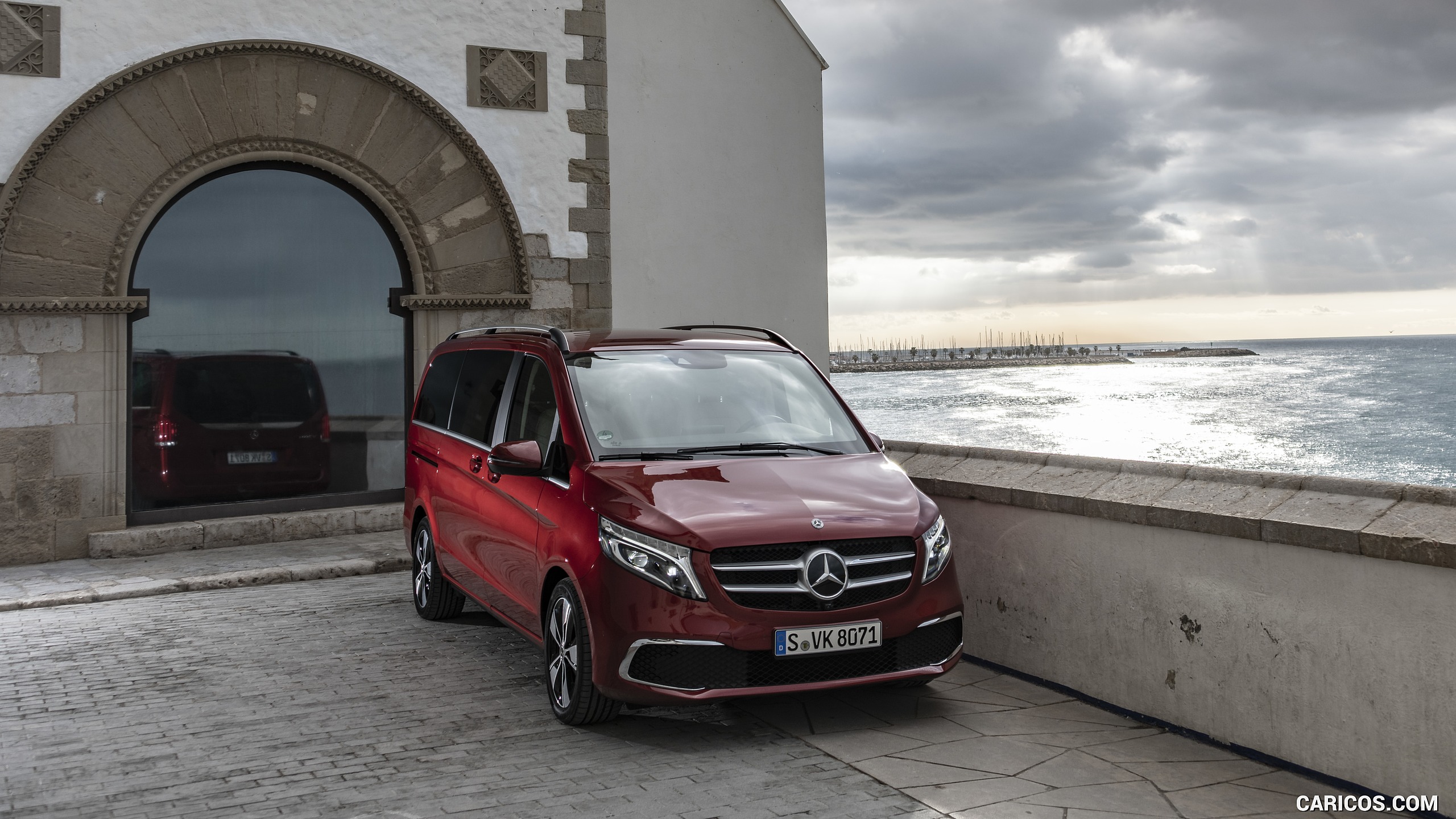 2019 Mercedes-Benz V-Class V300d EXCLUSIVE (Color: Hyazinth Red Metallic) - Front Three-Quarter, #156 of 216