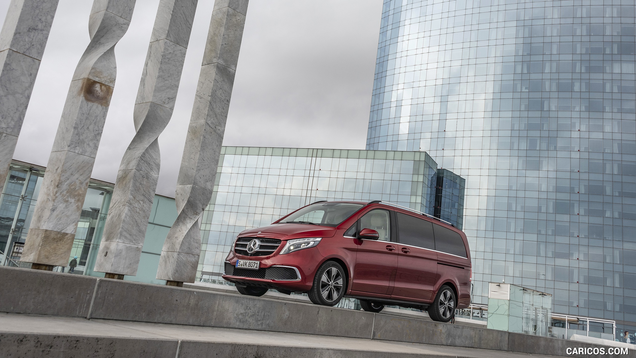 2019 Mercedes-Benz V-Class V300d EXCLUSIVE (Color: Hyazinth Red Metallic) - Front Three-Quarter, #159 of 216