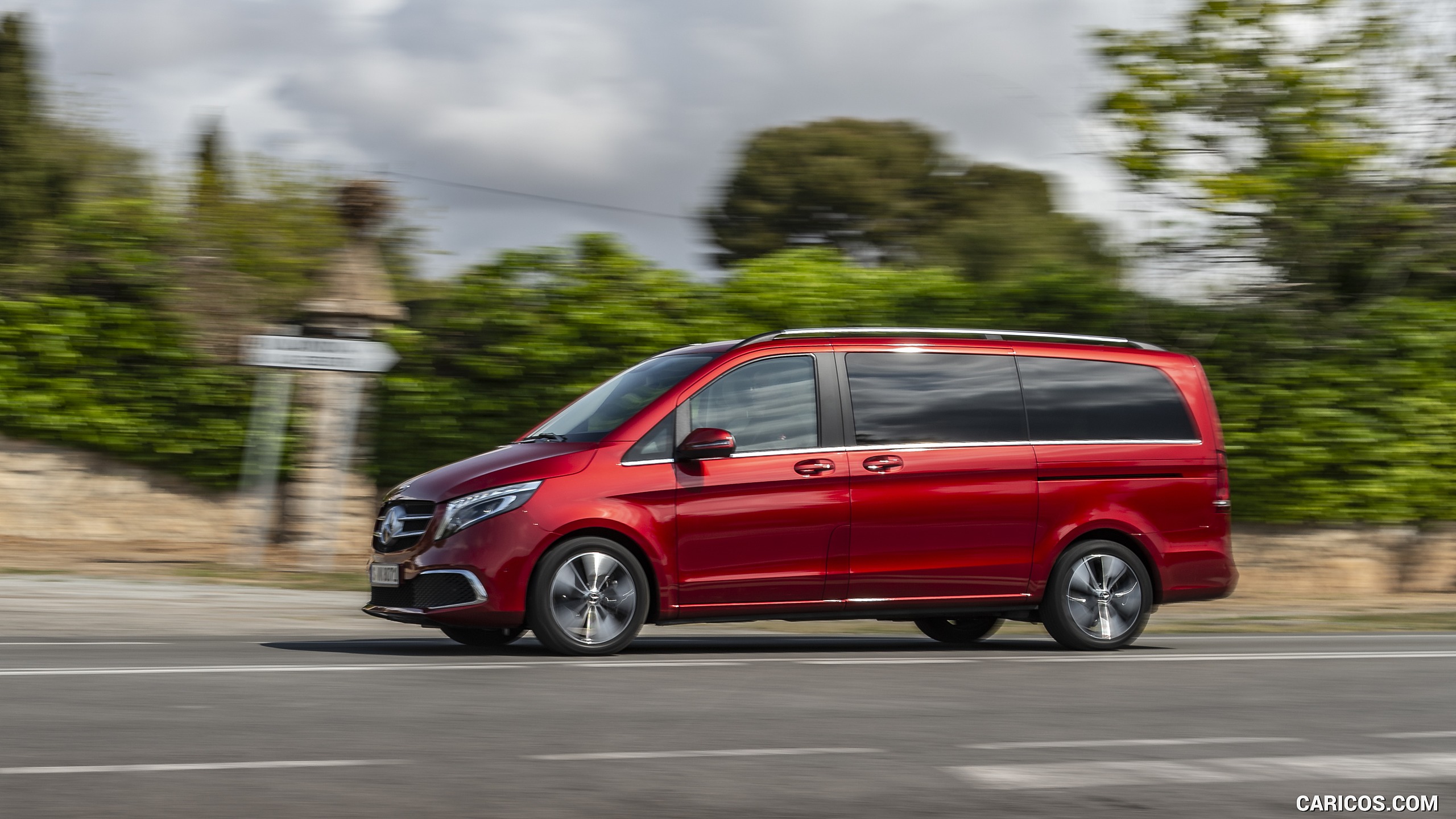 2019 Mercedes-Benz V-Class V300d EXCLUSIVE (Color: Hyazinth Red Metallic) - Side, #146 of 216