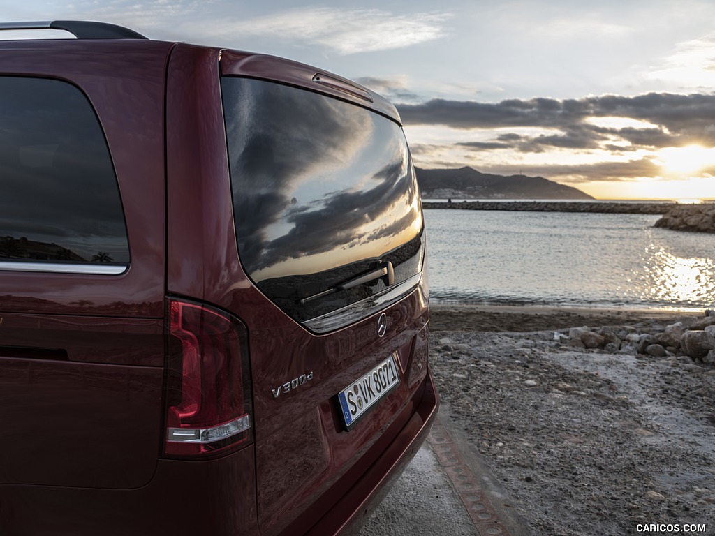 2019 Mercedes-Benz V-Class V300d EXCLUSIVE (Color: Hyazinth Red Metallic) - Detail