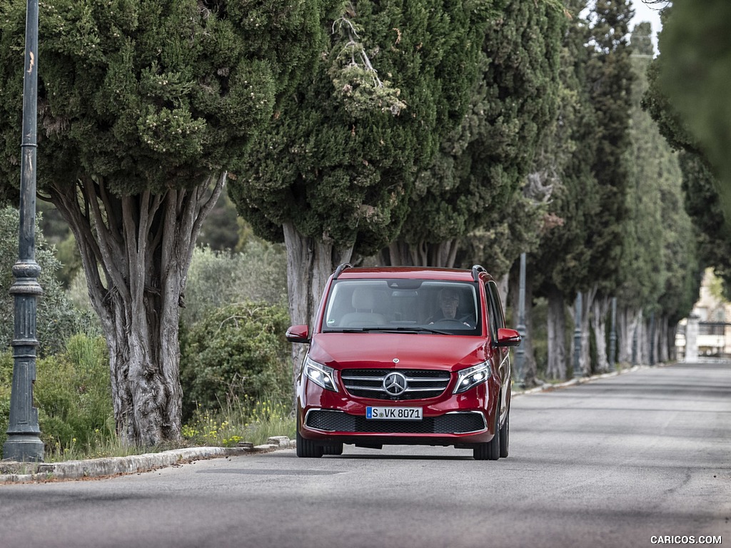 2019 Mercedes-Benz V-Class V300d EXCLUSIVE (Color: Hyazinth Red Metallic) - Front