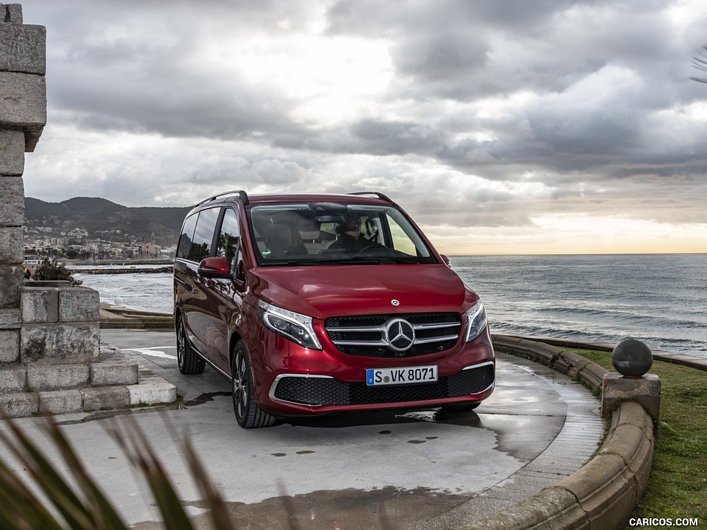 2019 Mercedes-Benz V-Class V300d EXCLUSIVE (Color: Hyazinth Red Metallic) - Front