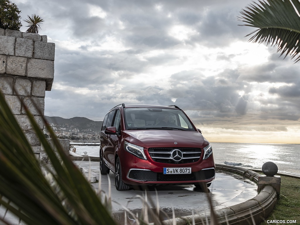 2019 Mercedes-Benz V-Class V300d EXCLUSIVE (Color: Hyazinth Red Metallic) - Front