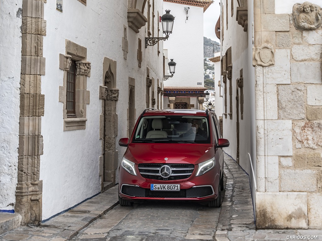 2019 Mercedes-Benz V-Class V300d EXCLUSIVE (Color: Hyazinth Red Metallic) - Front