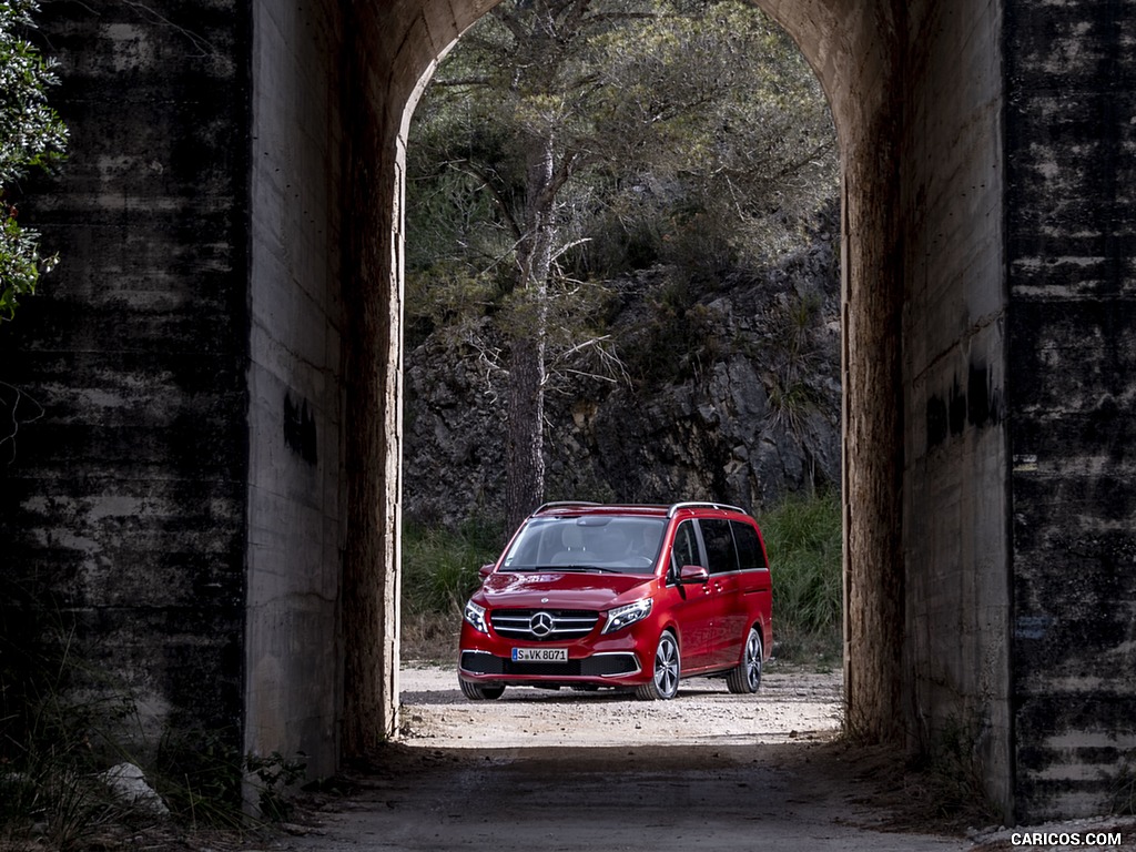 2019 Mercedes-Benz V-Class V300d EXCLUSIVE (Color: Hyazinth Red Metallic) - Front