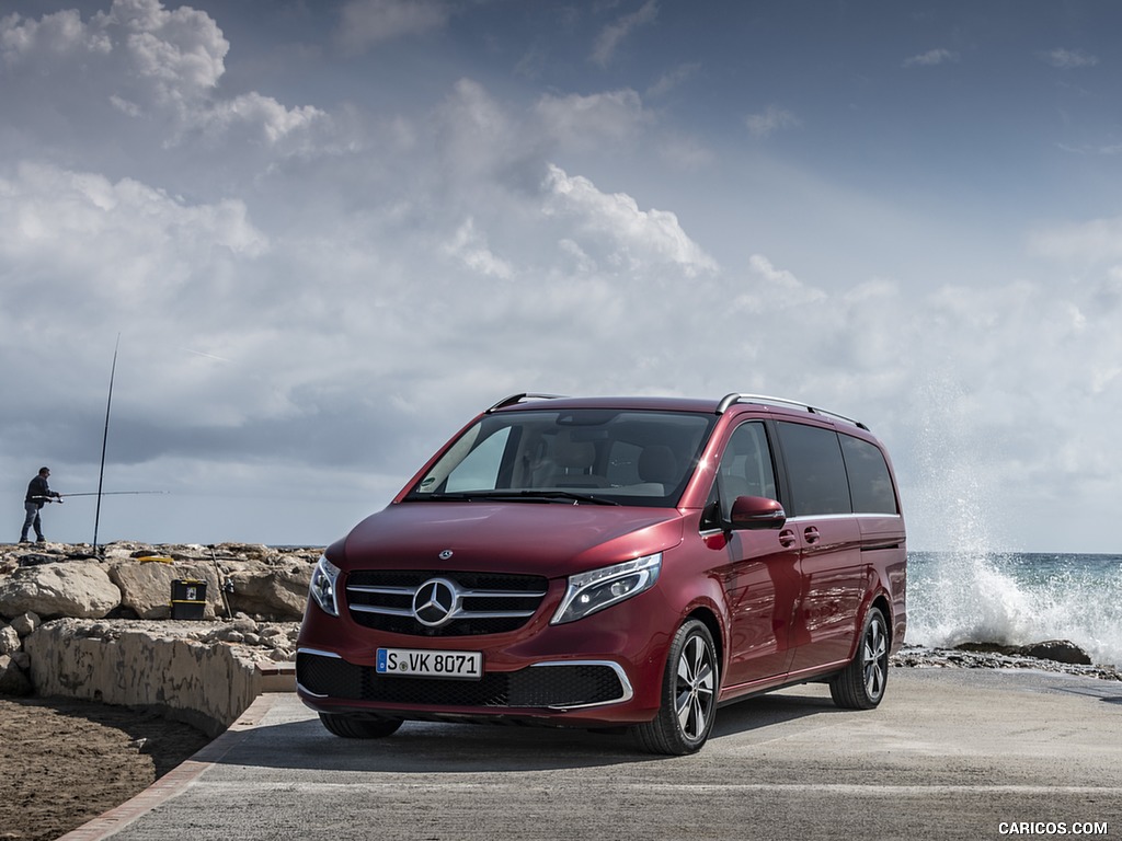 2019 Mercedes-Benz V-Class V300d EXCLUSIVE (Color: Hyazinth Red Metallic) - Front Three-Quarter