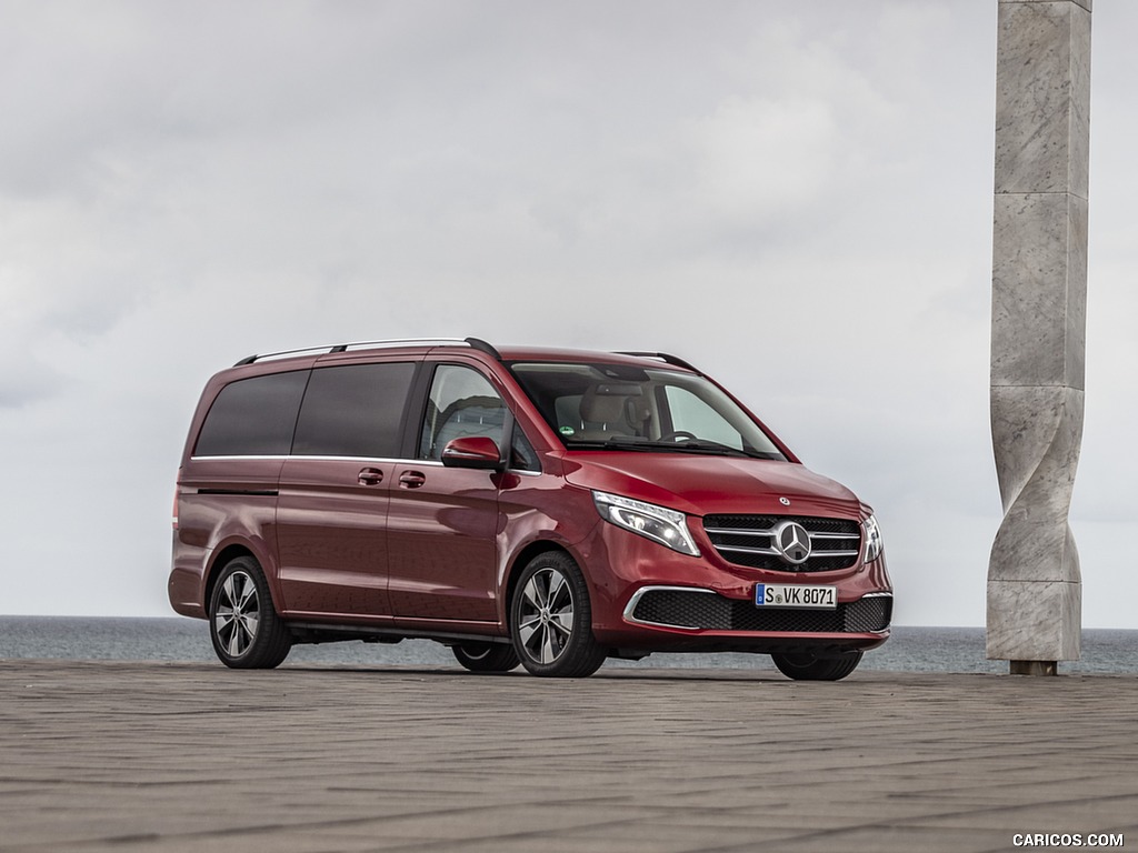 2019 Mercedes-Benz V-Class V300d EXCLUSIVE (Color: Hyazinth Red Metallic) - Front Three-Quarter