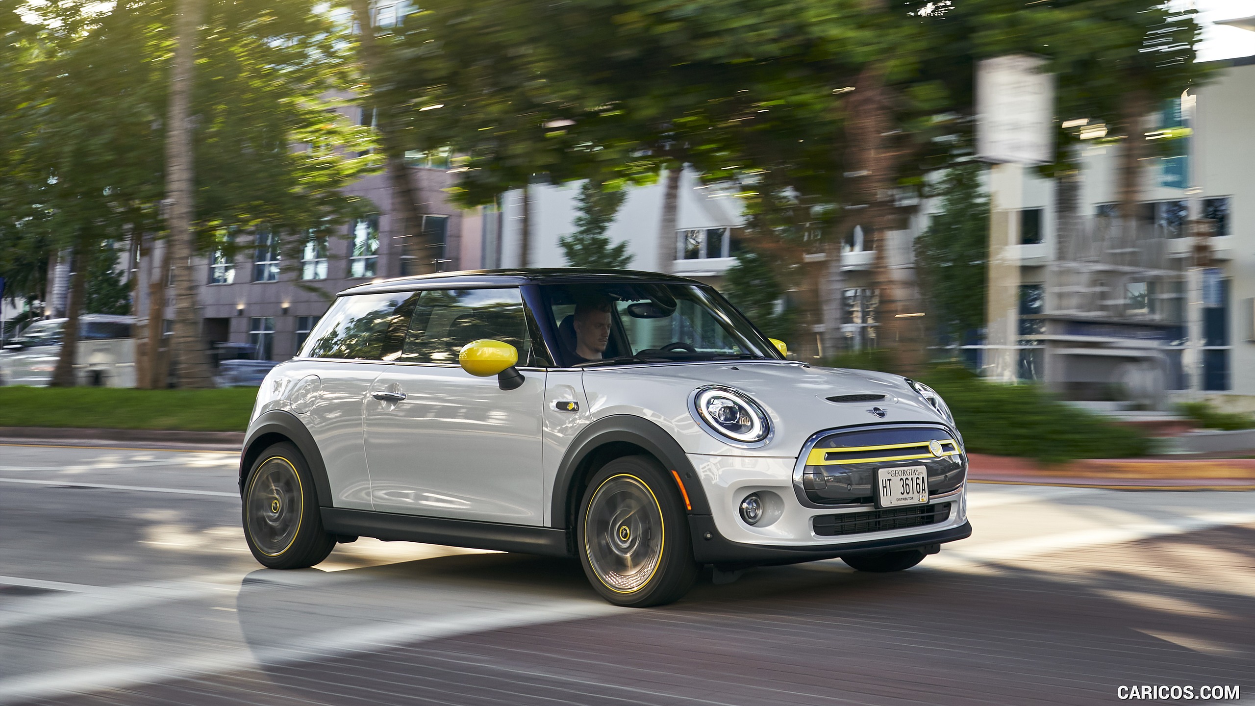 2020 MINI Cooper SE Electric - Front Three-Quarter, #114 of 421