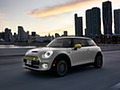 2020 MINI Cooper SE Electric - Front Three-Quarter