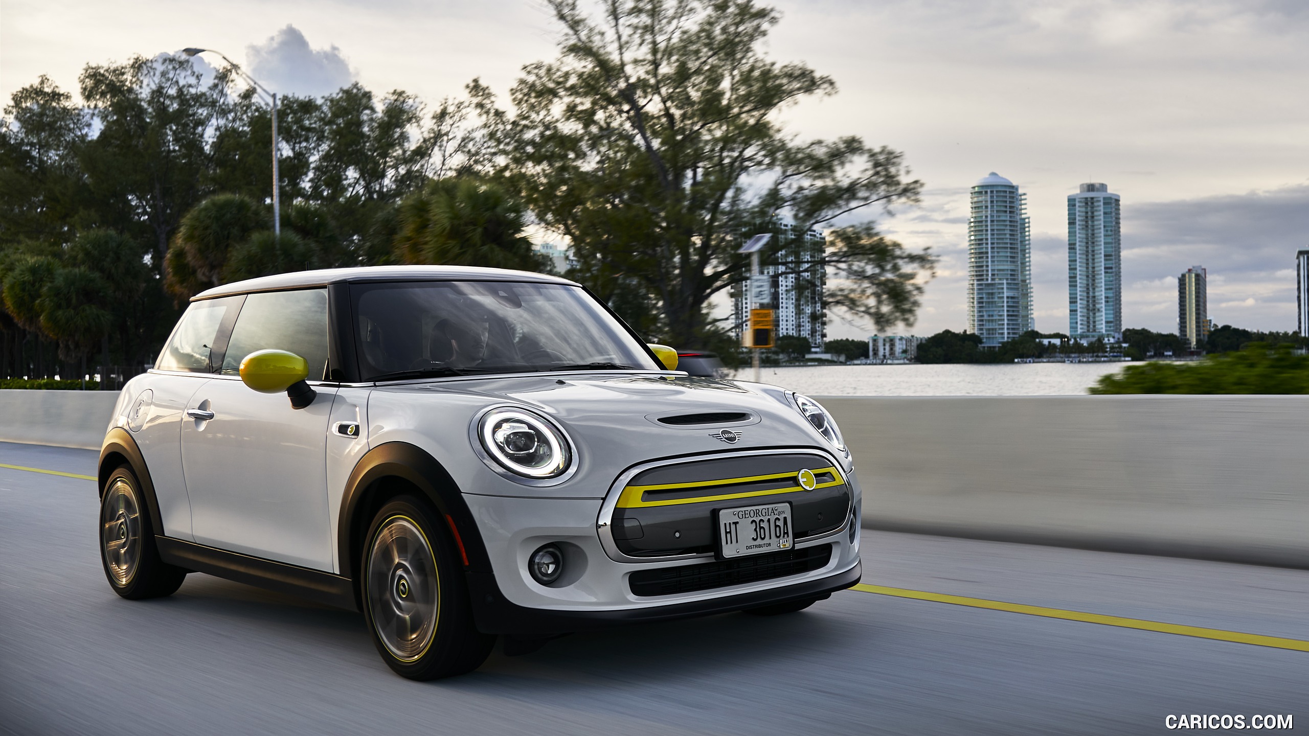 2020 MINI Cooper SE Electric - Front Three-Quarter, #158 of 421