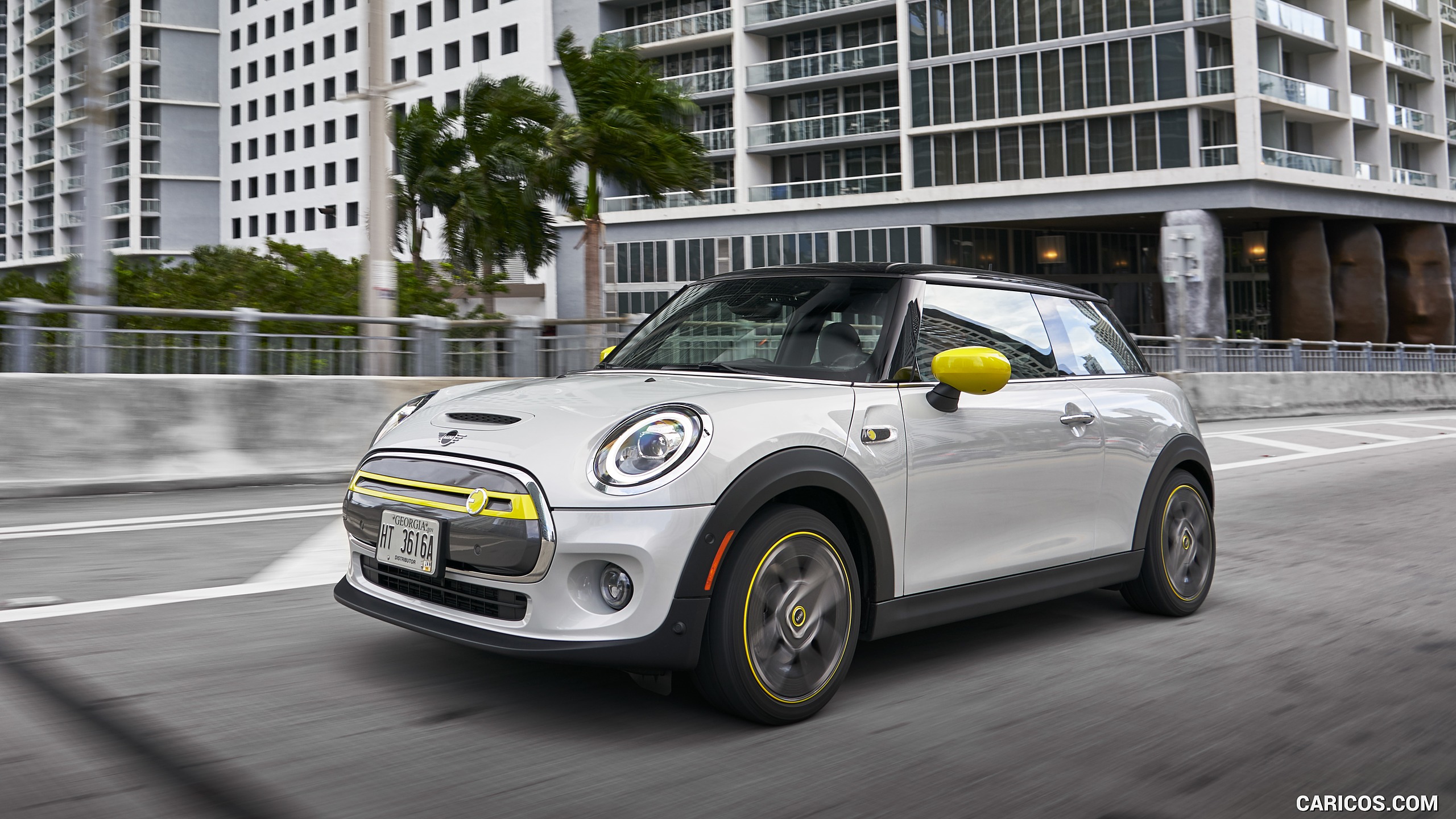 2020 MINI Cooper SE Electric - Front Three-Quarter, #204 of 421